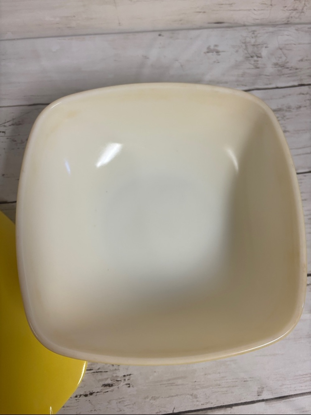Vintage Pyrex Yellow Square Hostess Bowl 1.5  QT w/ Lid - Picture 2 of 5